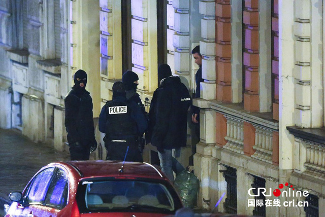 比利時警方執行反恐行動 街頭槍戰擊斃兩嫌犯