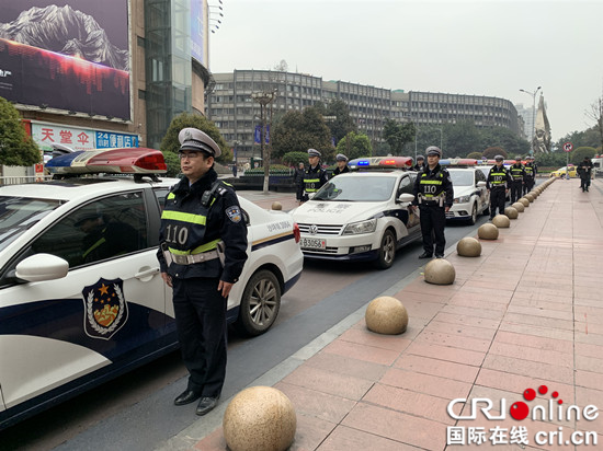 【CRI專稿 列表】重慶沙坪壩區快處隊風雨無阻 大街小巷移動辦公