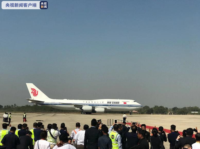 当地时间1月17日,中国国家主席习近平乘专机抵达缅甸