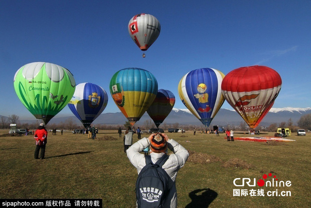 保加利亞舉行國際熱氣球節 五顏六色點綴天空