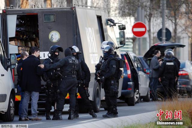 法國巴黎郊區郵局發生劫持人質事件