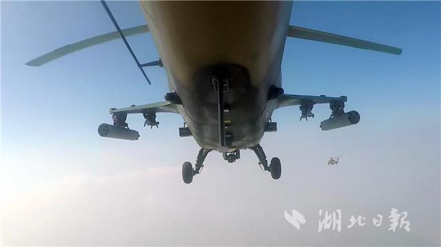 搏击海空！驻鄂空降兵跨昼夜高强度训练