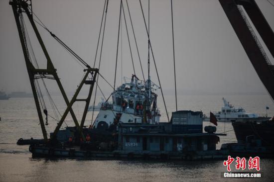 长江沉船致21死1失踪 原因：操作不当致船倾覆沉没