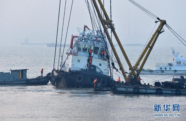 长江福北水道沉船已打捞出水 21人遇难