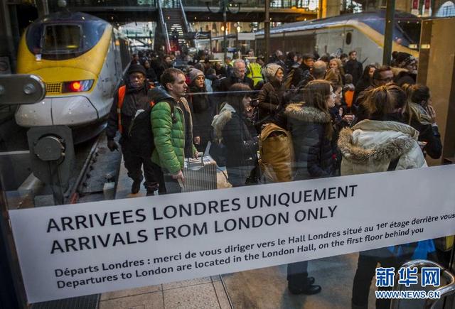 英法海底隧道疑因起火暂时关闭