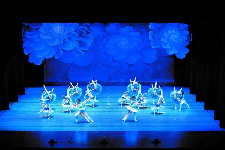 芭蕾舞劇《為你插上翅膀》 首秀哈爾濱大劇院