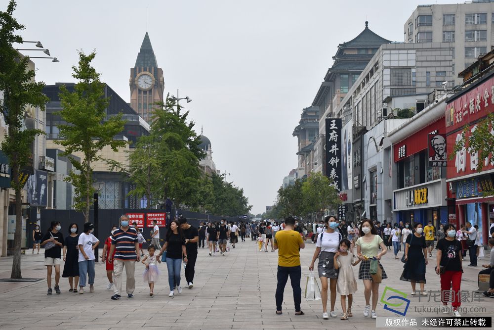 漫步北京 | 网购时代，王府井依然是打卡胜地