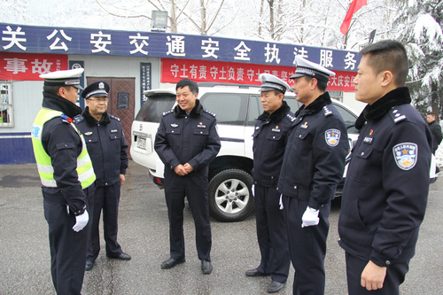 【河南供稿】三門峽市盧氏縣警方強化道路管控措施 保障群眾出行平安