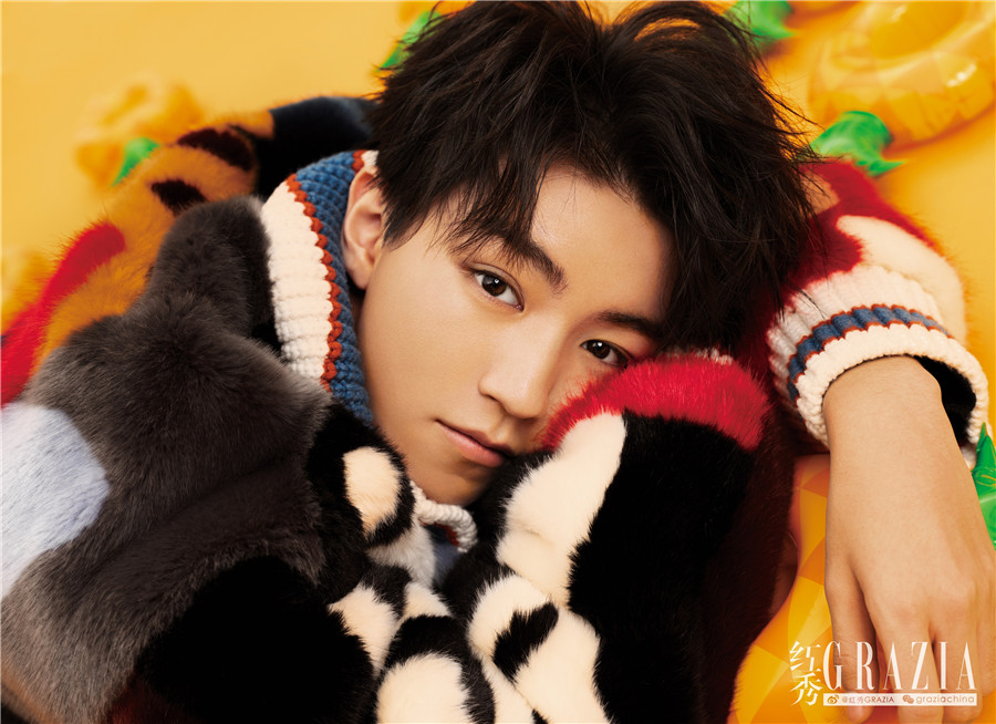 王俊凯登杂志封面斑斓人生更有坚定注脚稳且猛