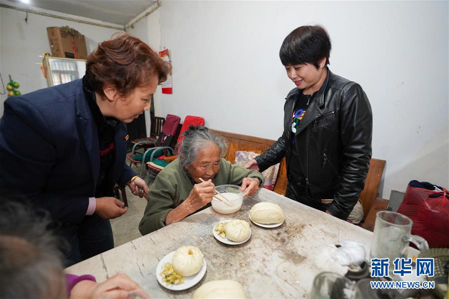 四川绵阳：“爱心食堂”暖人心