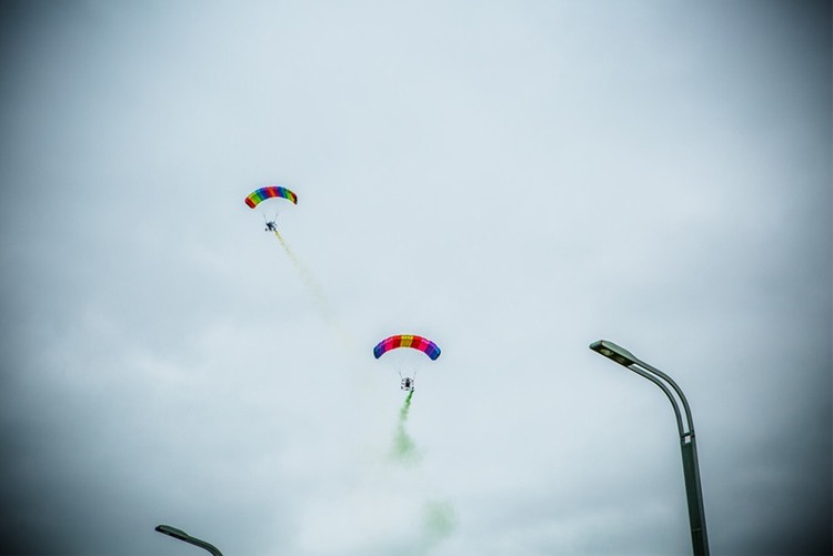 哈爾濱首屆動力傘表演賽開賽