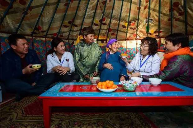 习近平：内蒙古各族干部群众要守望相助