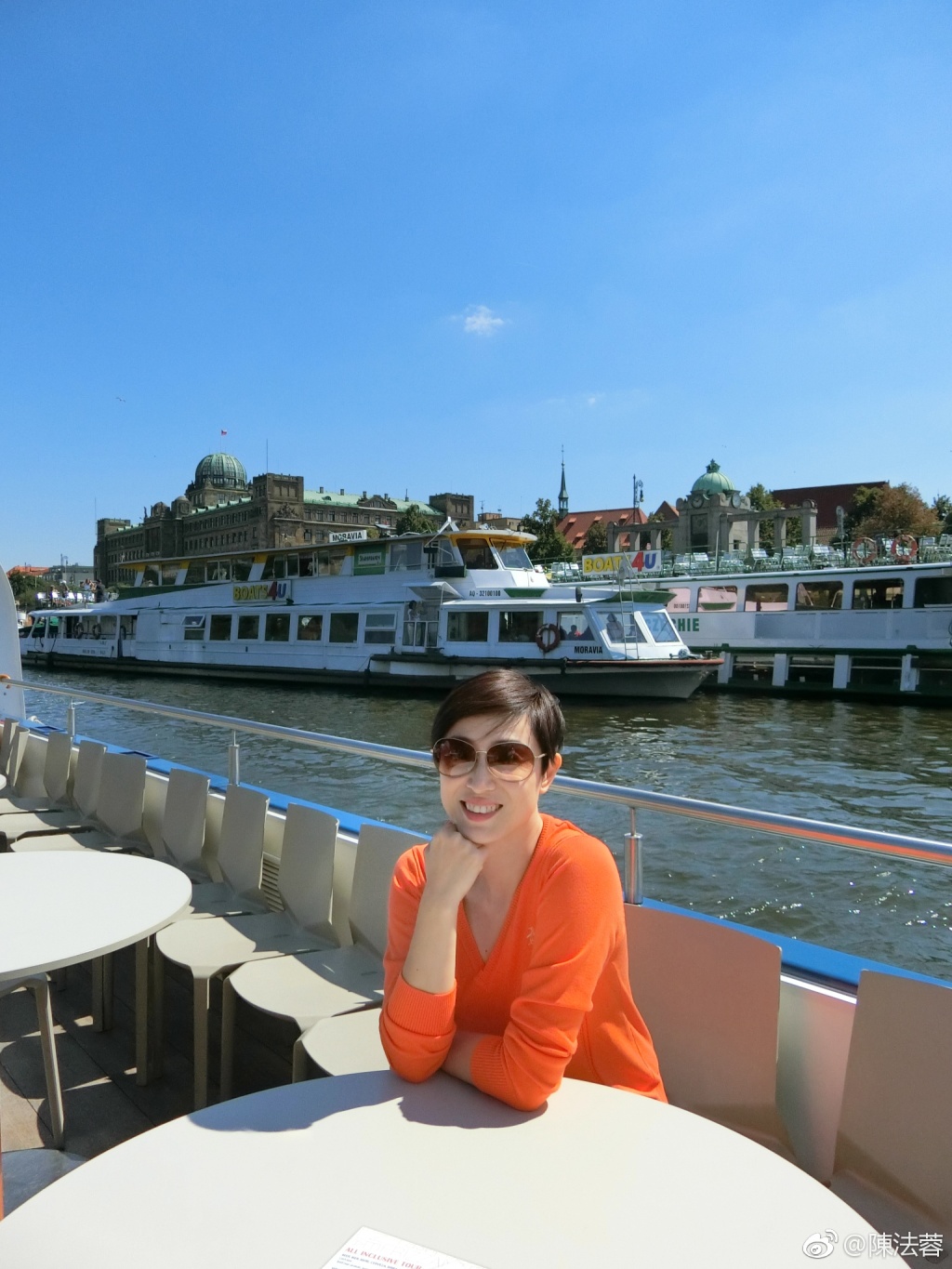 港姐冠军陈法蓉近照曝光 穿休闲装游玩美丽依旧