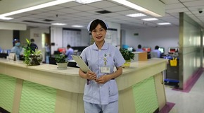 四川省人民医院重症医学科护士长杨琴：这份荣誉将激励我不断进取 承担起医务人员的光荣职责