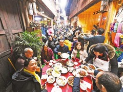 重慶：第十五屆中山古鎮“千米長宴”開席