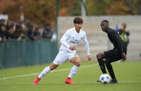 林良铭首发助皇马B队4-1胜 主教练为他点赞 林良铭首发助皇马B队4-1胜 主教练为他点赞