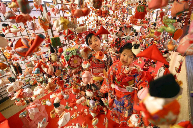 日本静冈举办“雏人偶吊饰节” 为女孩祈福