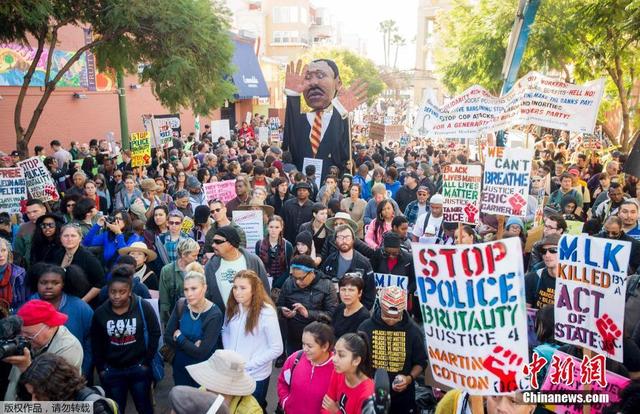 美国各地民众集会纪念马丁路德金 反对种族歧视