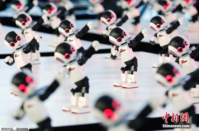 日本100个人工智能机器人齐跳"广场舞"