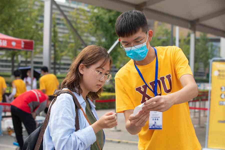 入校手续半小时完成 西电5500余名本科新生报到