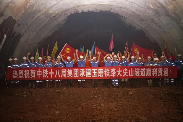 中老鐵路玉磨段一日貫通兩座隧道 中國鐵建施工