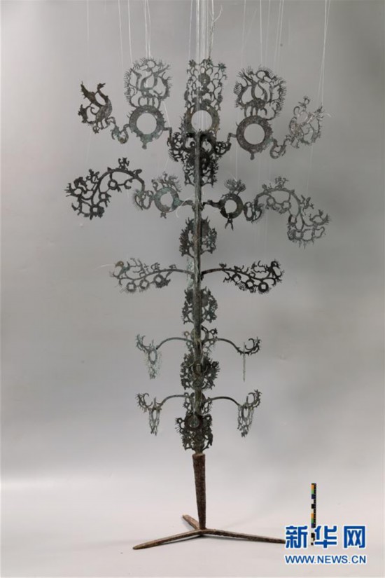 陕西修复东汉时期青铜摇钱树