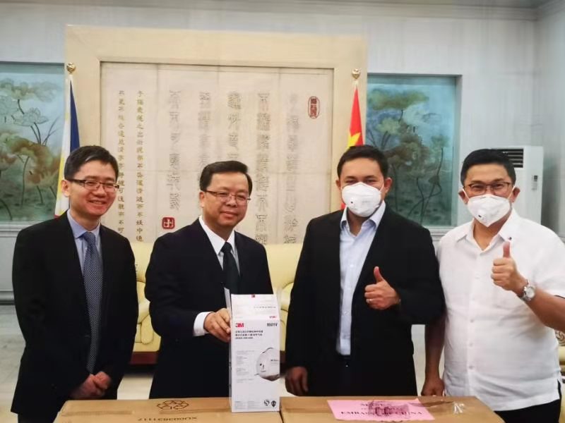 黃溪連大使向菲方緊急捐贈兩批防塵口罩_fororder_1