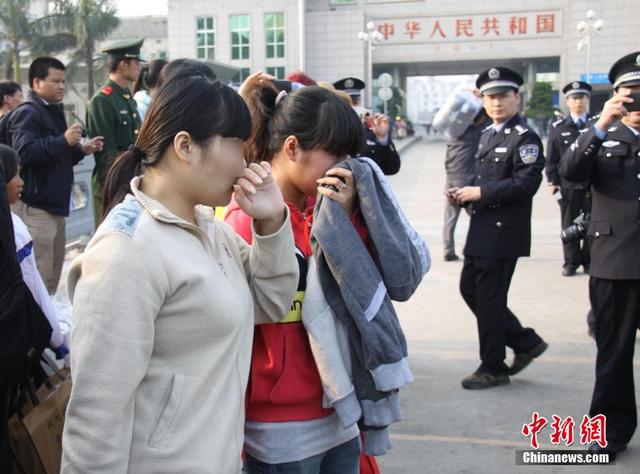 中国警方向越南警方移交7名被拐越南女子