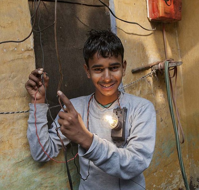印度“奇跡男孩”可抗11000伏電擊