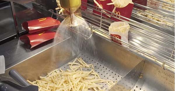 美国麦当劳薯条被指含硅胶石化物 其他地区门店喊冤