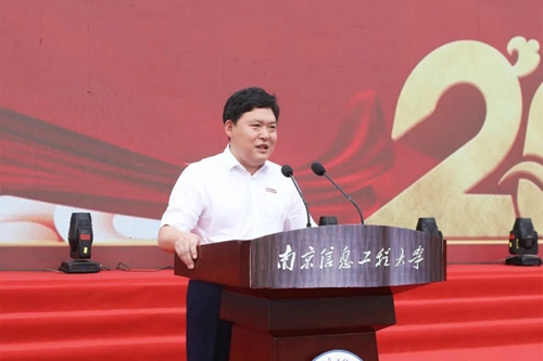 南京信息工程大学校长李北群寄语万名新生 做有情怀的南信大人