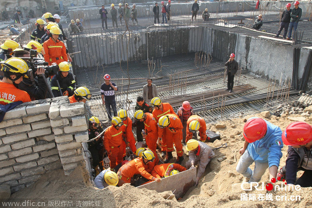 廈門火車站南廣場工地發生坍塌 1名工人被埋獲救