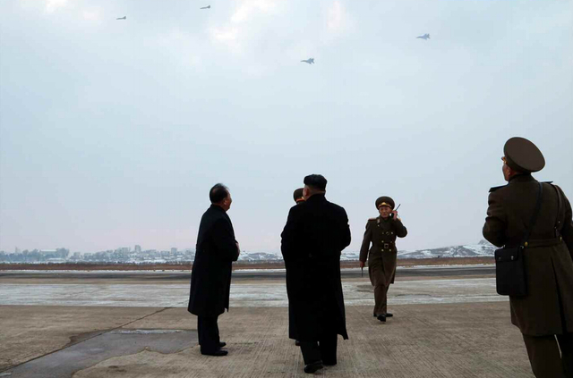 金正恩指导空军战斗机飞行训练