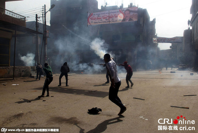 埃及多地爆发游行示威并引发冲突 11人死