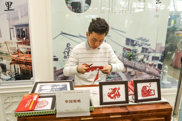 【上海】【專稿專題】黎裏古鎮入滬文旅推介 20折傳統戲曲唱響浦東機場