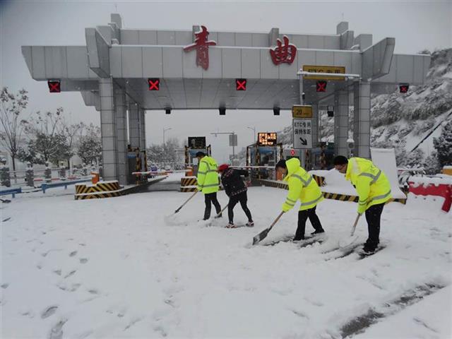 湖北啟動高速公路防凍防滑安全保暢預案：儲備上萬噸融雪劑