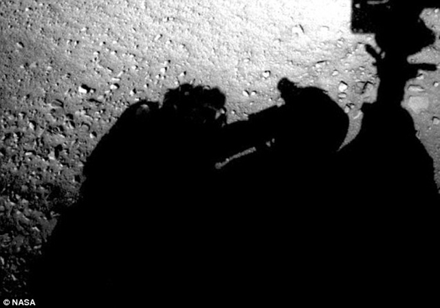 NASA火星照片现人形阴影引热议