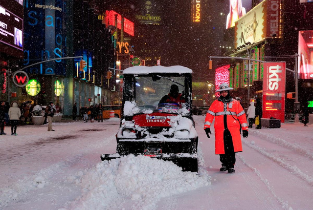 暴風雪襲擊美國東部 紐約市進入緊急狀態