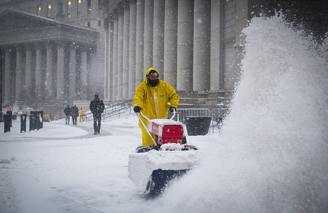 暴风雪袭击美国东部 纽约市进入紧急状态