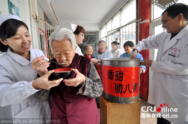 各地民众吃“腊八粥”喜迎腊八节