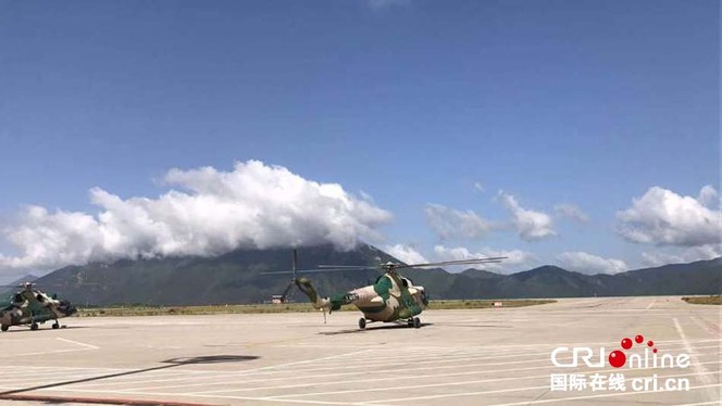 ​8月9日9时16分，4架直升机已抵达灾区黄龙机场执行救灾任务_fororder_4444 拷贝