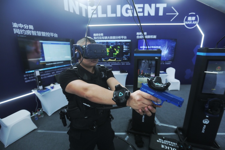 【B】【急稿】重慶智博會：警方展示12個“智慧科技”成果