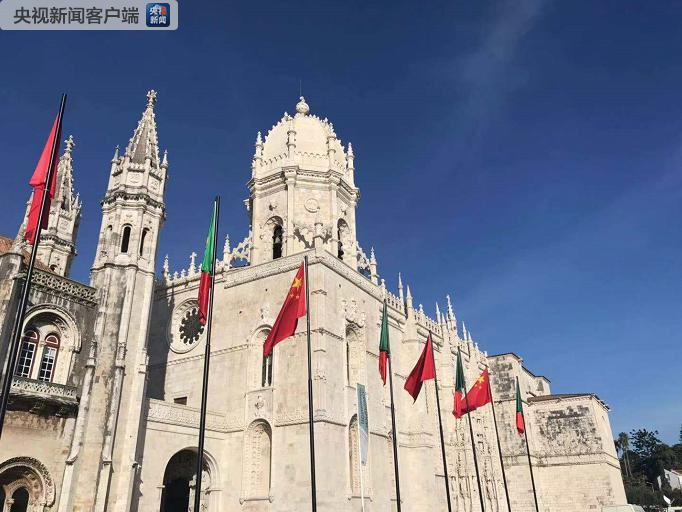 【时政快讯】习近平即将向卡蒙斯墓献花环