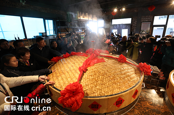 The 34th Longqing Gorge Ice Lantern Art Festival kicked off in Yanqing, Beijing