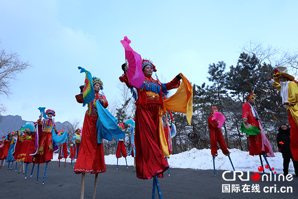 The 34th Longqing Gorge Ice Lantern Art Festival kicked off in Yanqing, Beijing