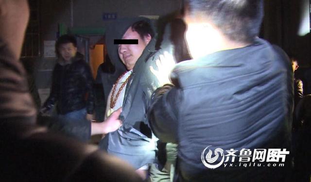 淄博警方荷枪实弹抓捕贩毒团伙画面曝光