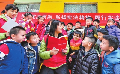 【要聞-文字列表+摘要】【移動端-文字列表】國家憲法日:河南省各地開展憲法宣傳活動