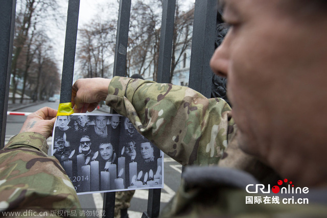 乌克兰被解散士兵围堵国防部