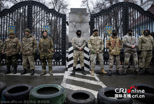 乌克兰被解散士兵围堵国防部