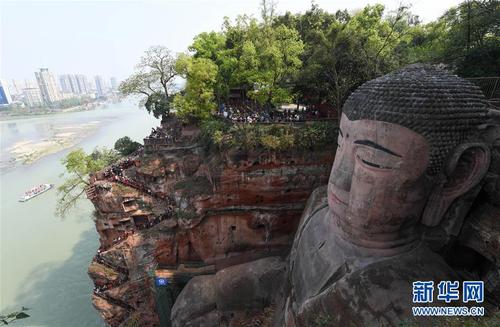ल शान बुद्ध मूर्ति